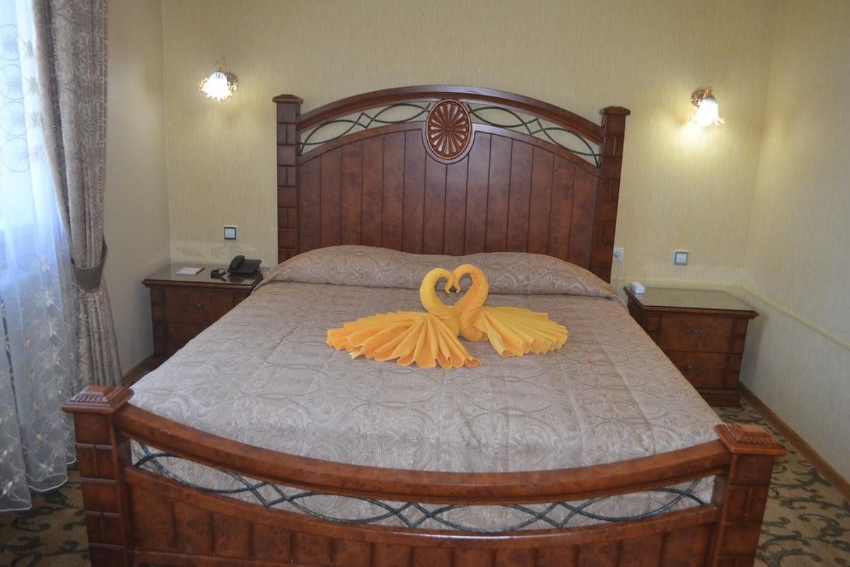 Premium bedding, minibar, in-room safe, desk