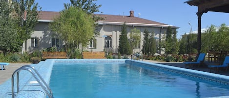 Seasonal outdoor pool