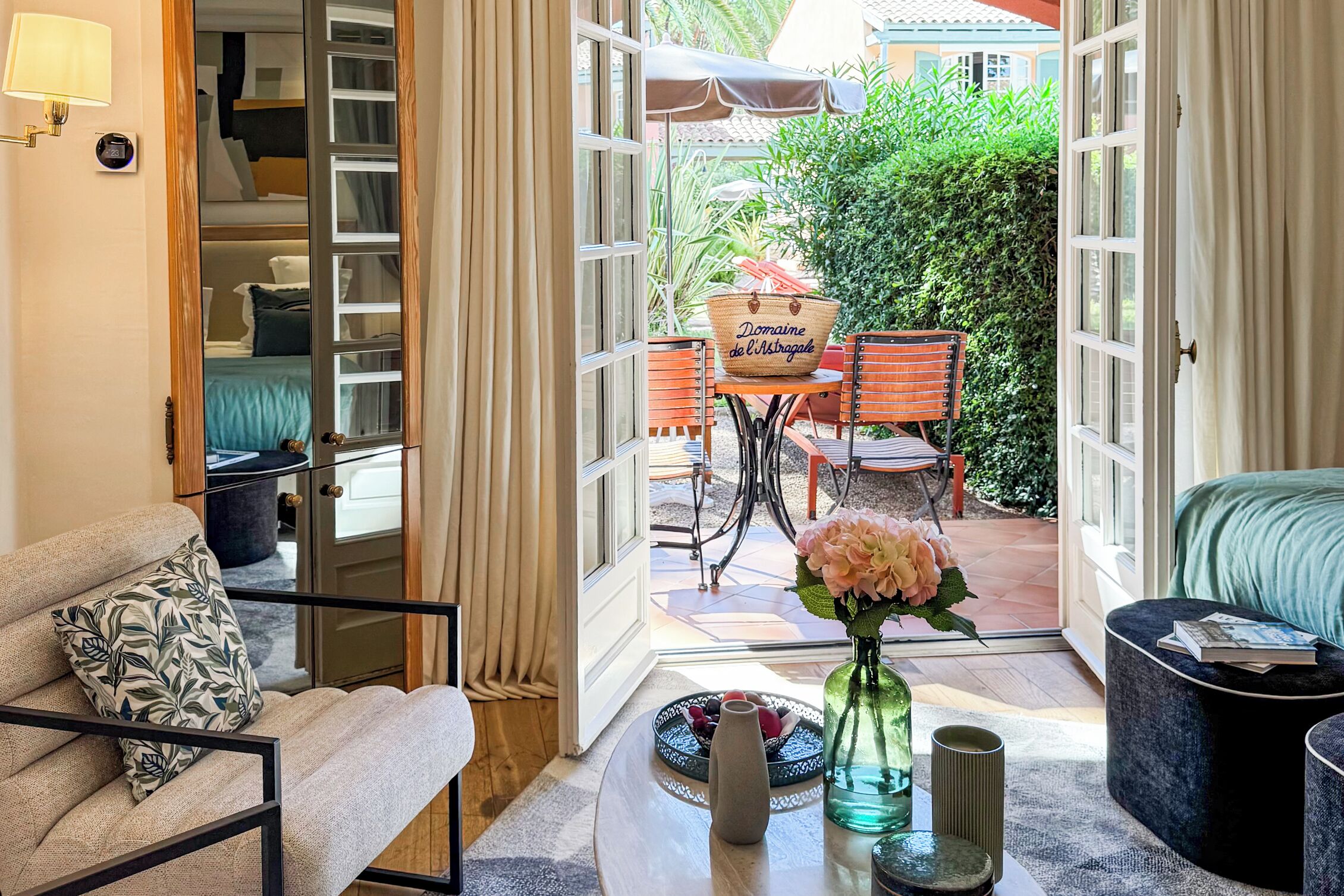 family room, terrace (aurore) | 1 bedroom, in-room safe, individually decorated, desk