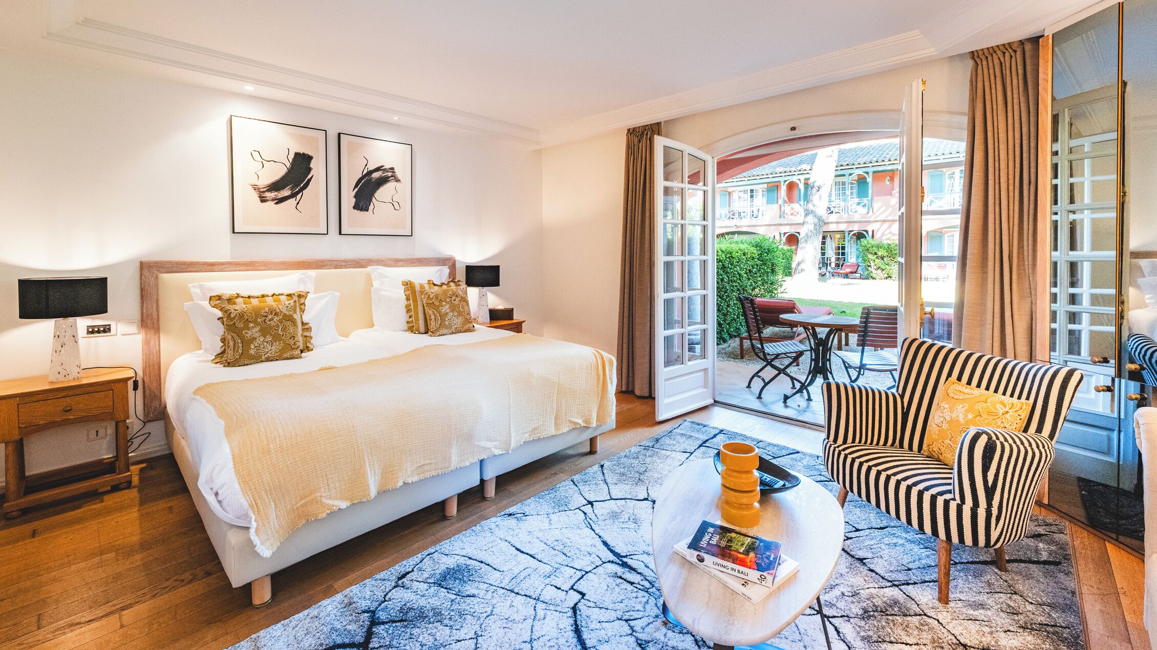 double room, terrace (azur) | 1 bedroom, in-room safe, individually decorated, desk