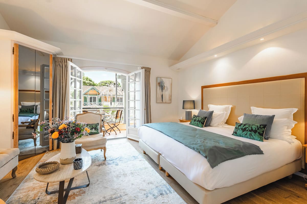 Chambre Double, balcon (Azur) | 1 chambre, coffres-forts dans les chambres, décoration personnalisée