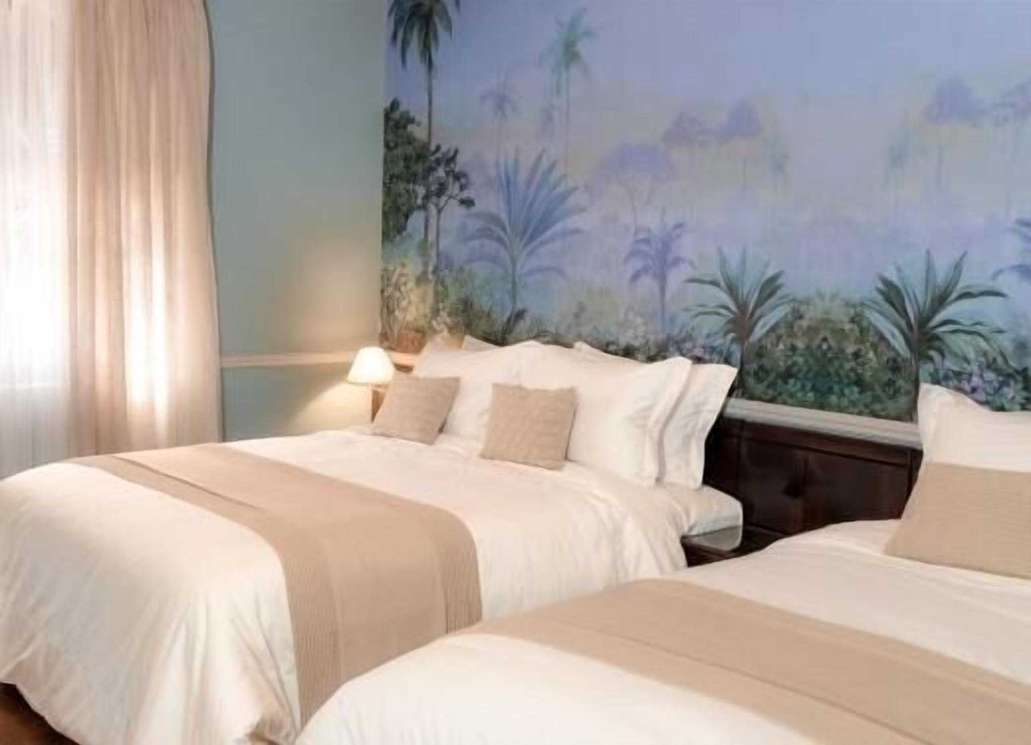 Een minibar, een kluis op de kamer, verduisterende gordijnen