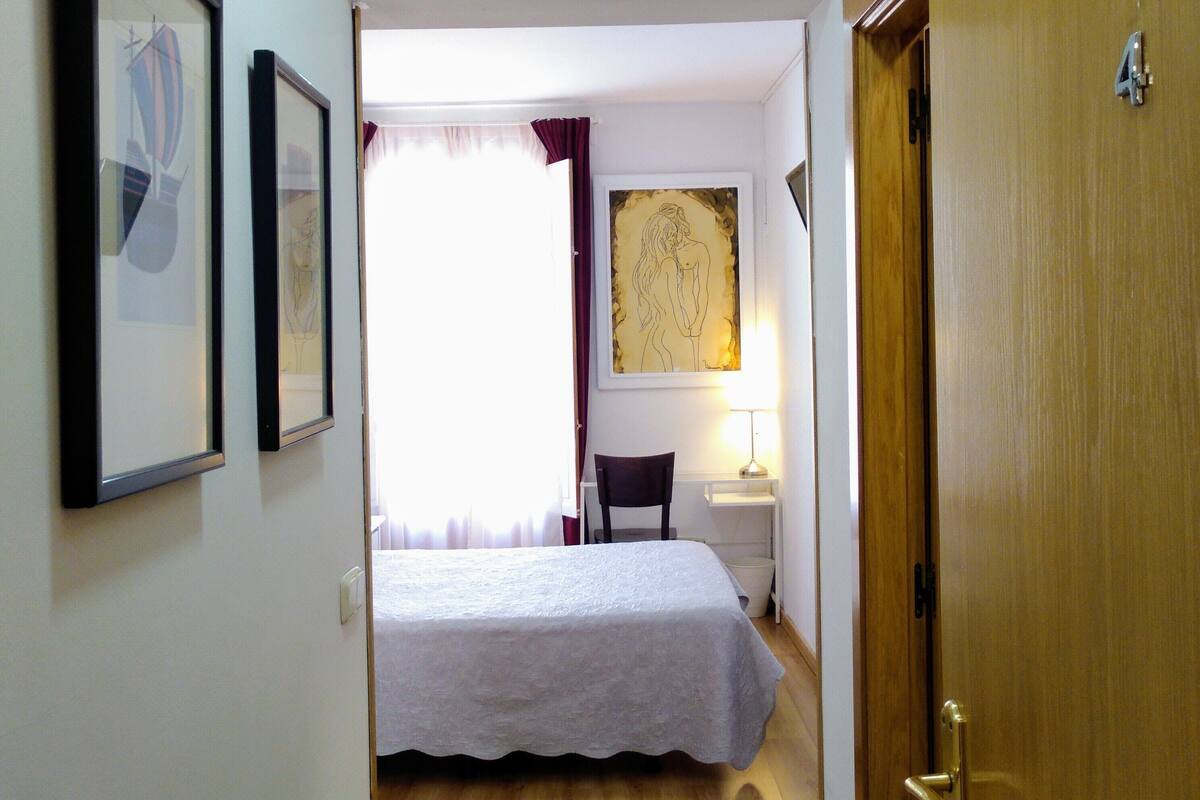 Basic Double Room, 1 Double Bed, Private Bathroom, City View | Down comforters, WiFi (free), bed sheets