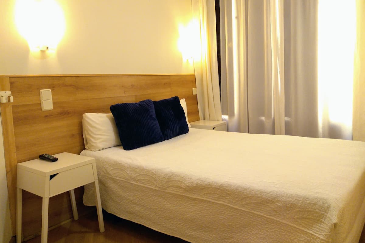 Down duvets, free WiFi, bed sheets