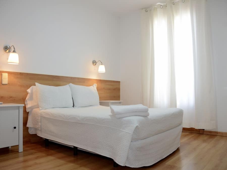 Cubrecamas, wifi gratis y ropa de cama