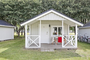 Basic Cabin (Excluding Towels, Sheets, Cleaning) | Terrace/patio