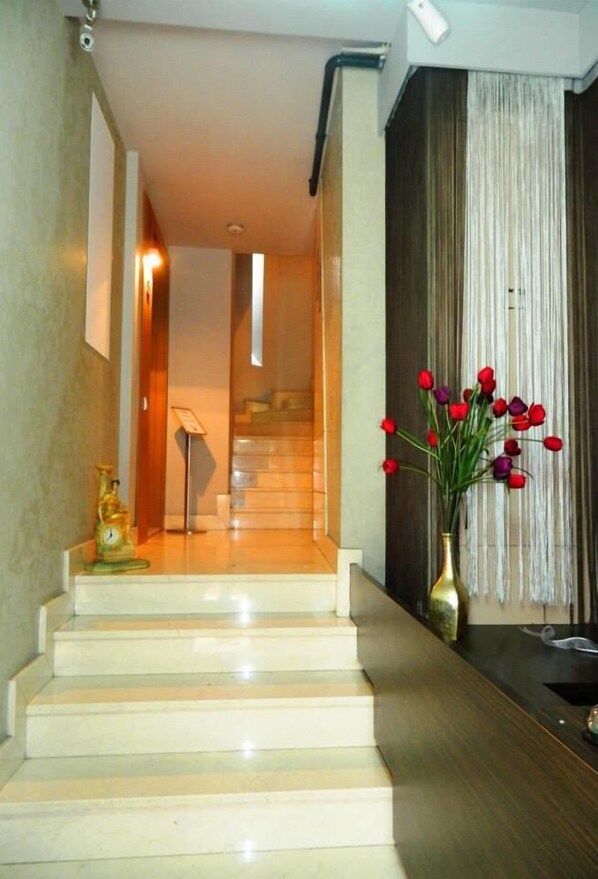 Interior entrance - Taksim Premier Suites (Istanbul)