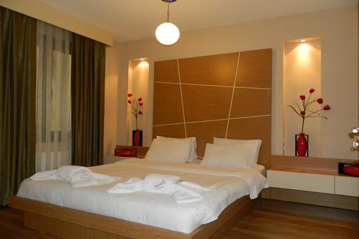 1 slaapkamer, een minibar, een kluis op de kamer, een bureau