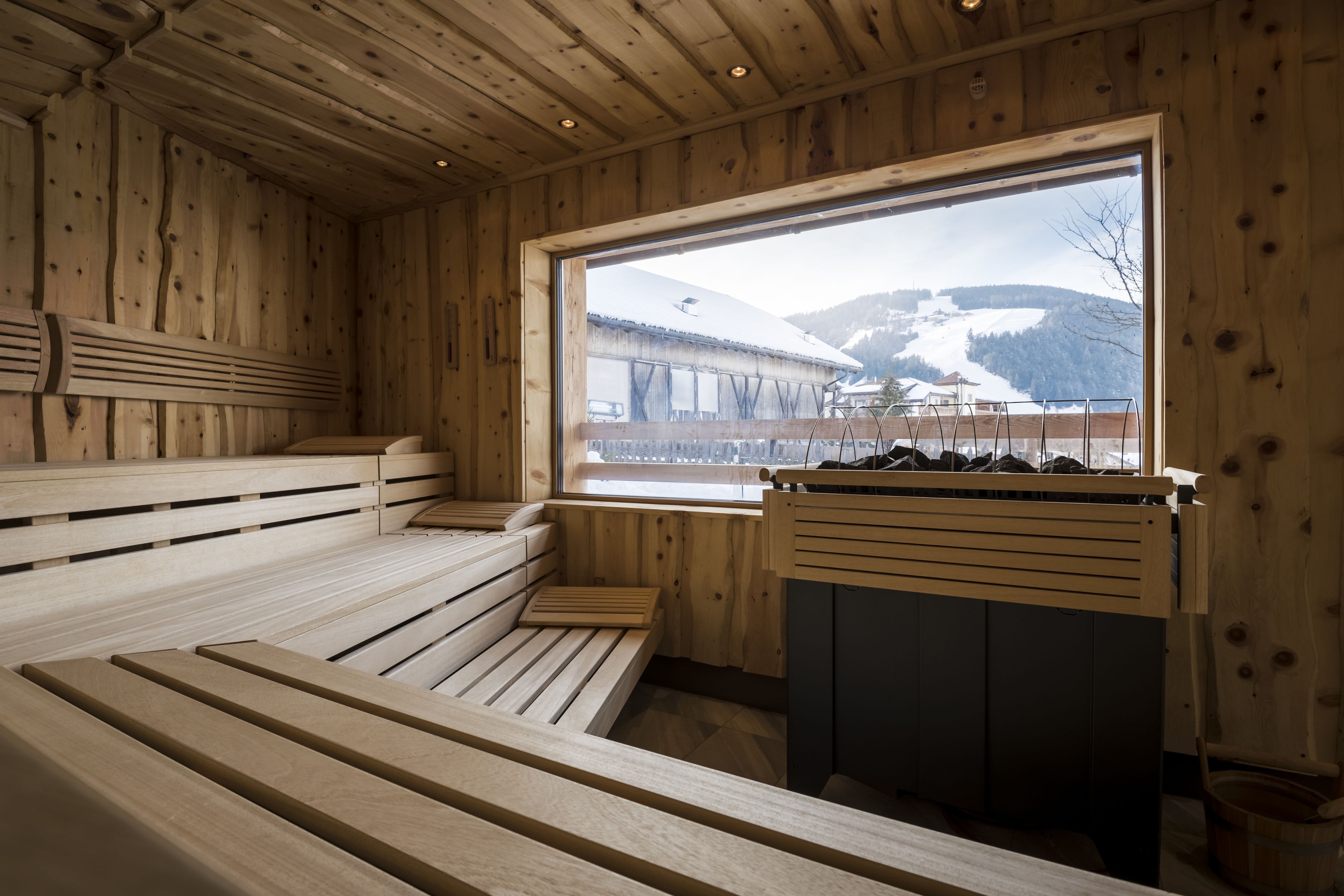 sauna, hot tub, steam room, turkish bath/hammam, body treatments