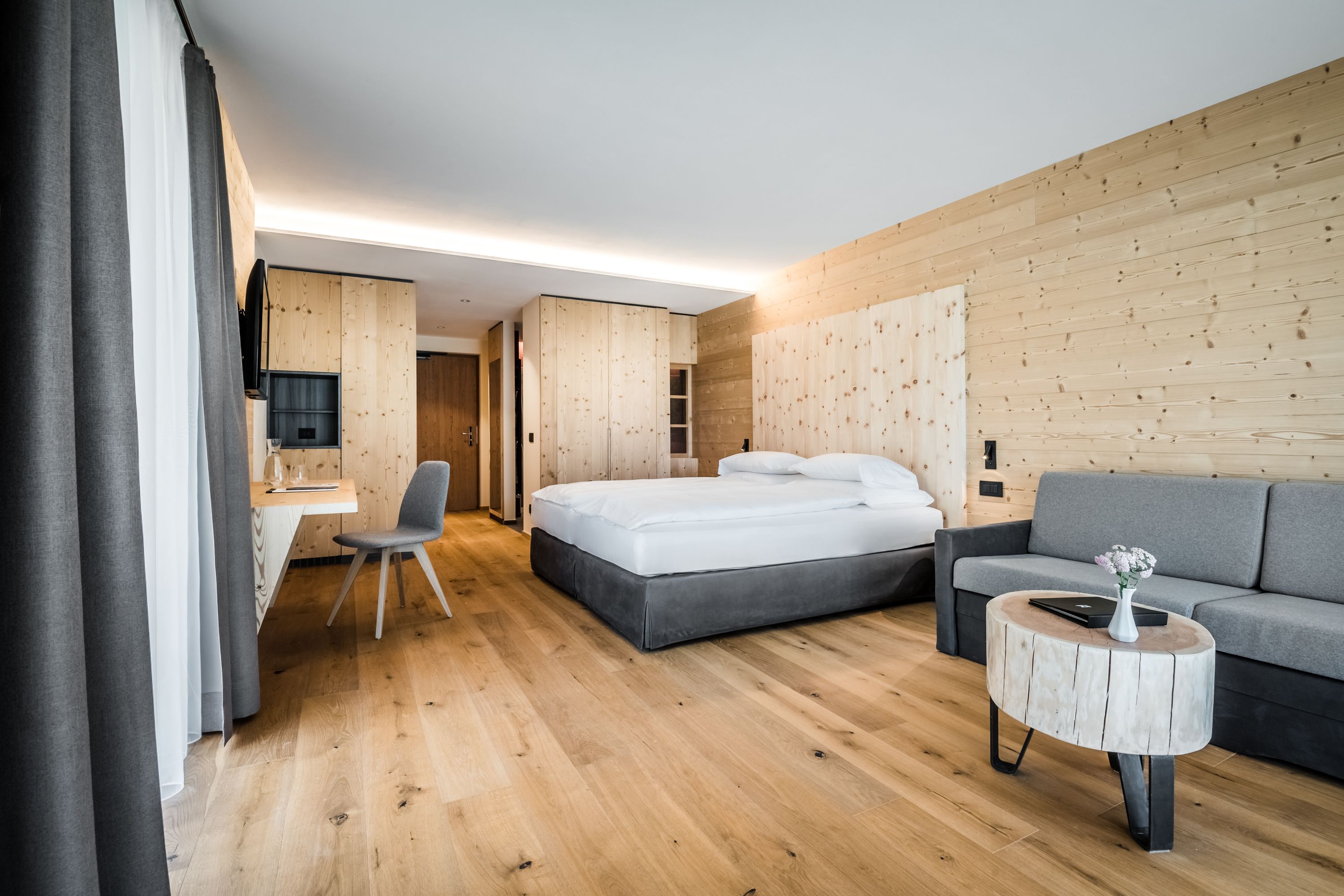 deluxe room (erta) | down duvets, minibar, in-room safe, individually furnished