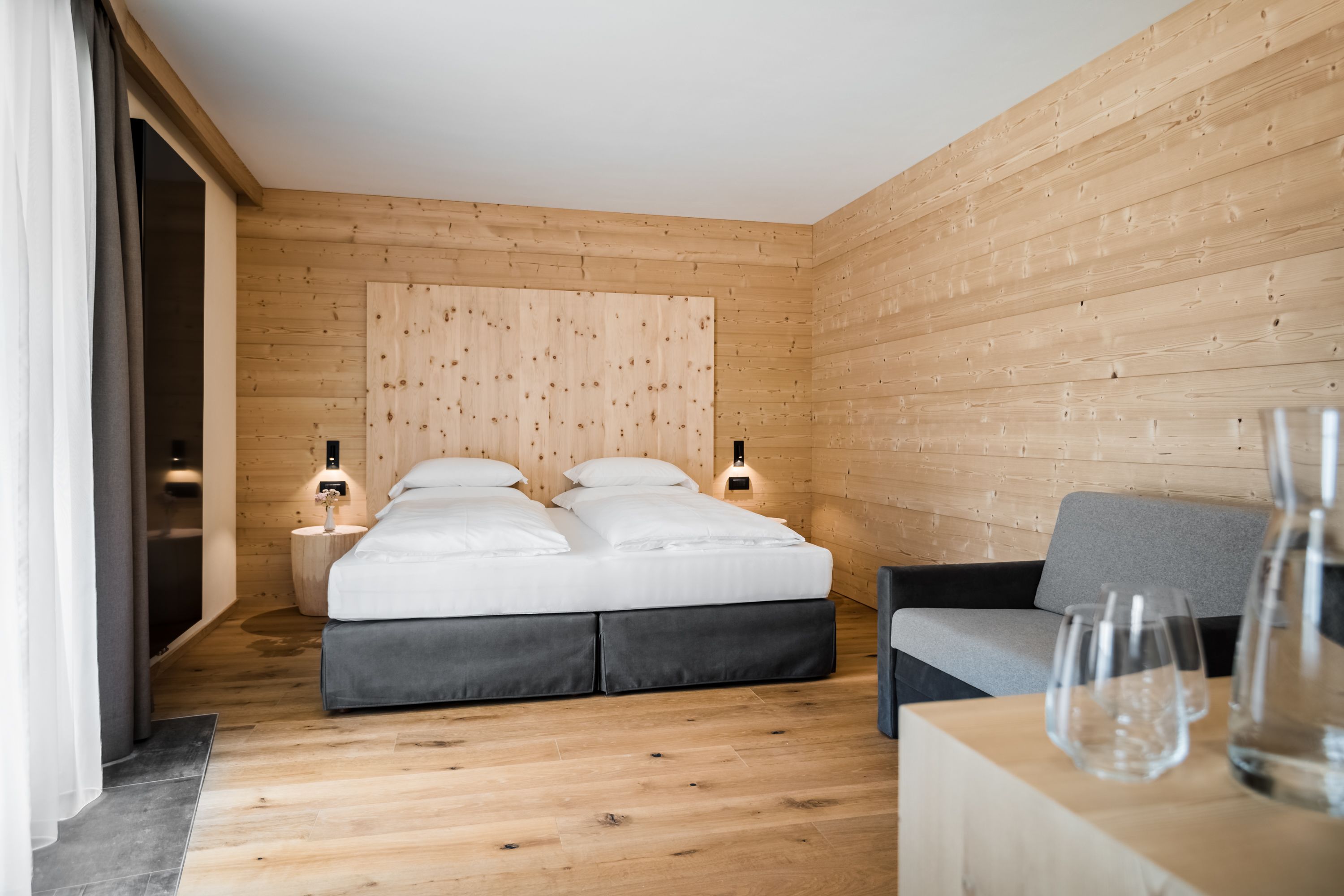 deluxe room (erta) | down duvets, minibar, in-room safe, individually furnished