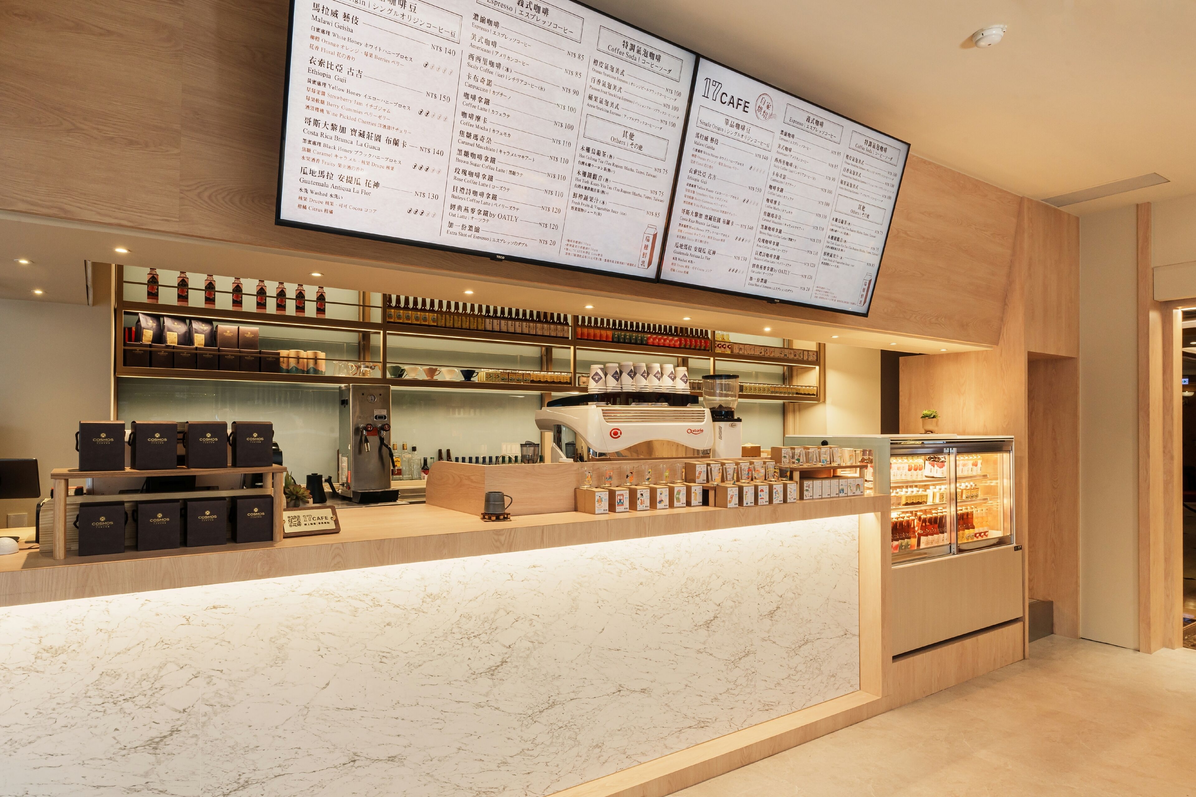 2 restaurants, lunch served