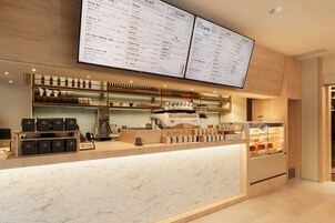 2 restaurants, lunch served