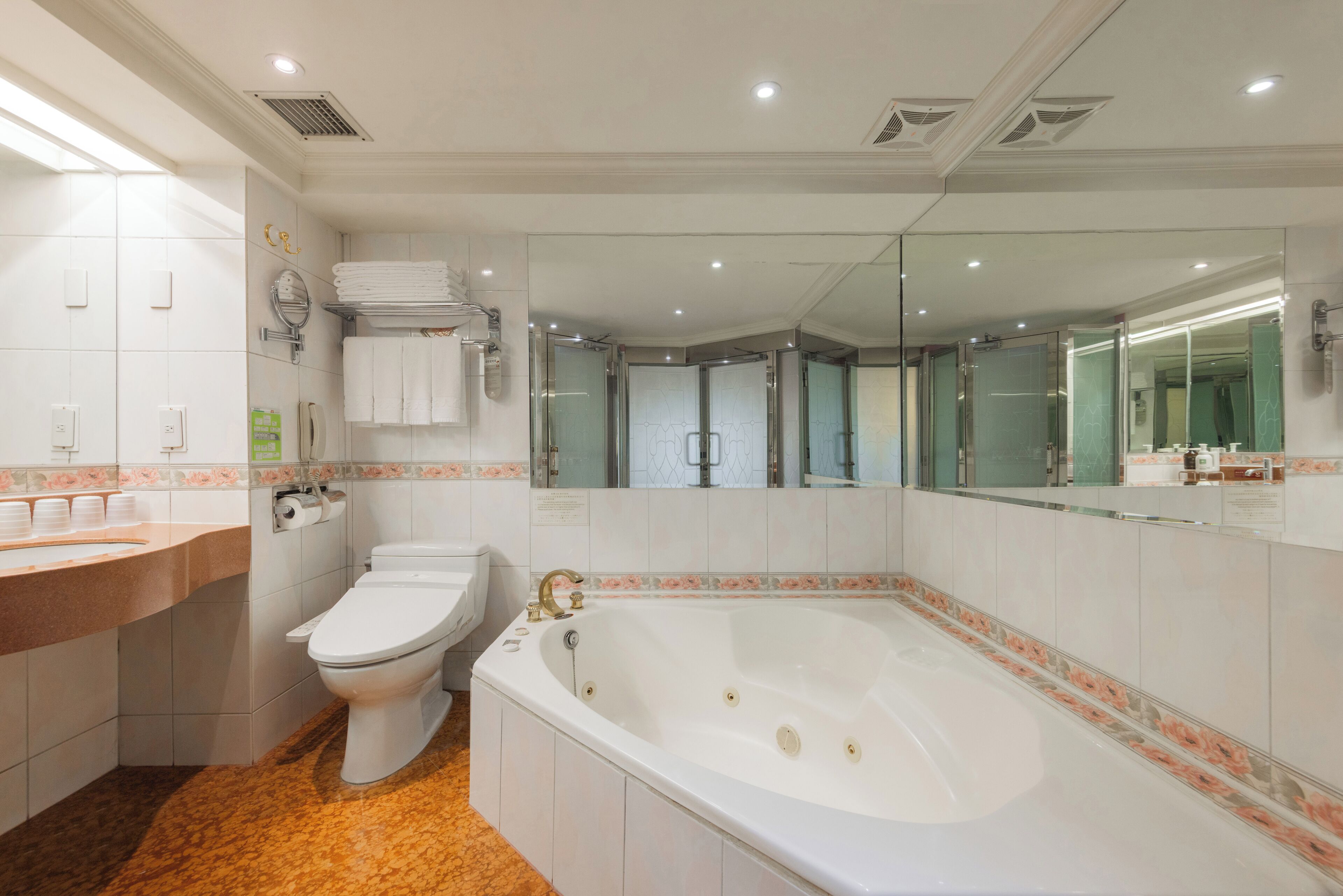 deluxe quadruple room | bathroom | combined shower/bathtub, rainfall showerhead, free toiletries