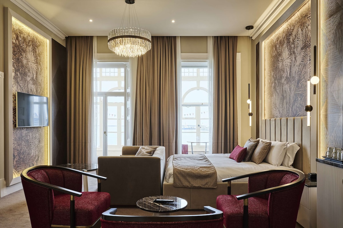 Suite, 1 King Bed, Balcony, Sea View (Walk-in Shower;Larger Room) | 1 bedroom, premium bedding, memory foam beds, in-room safe