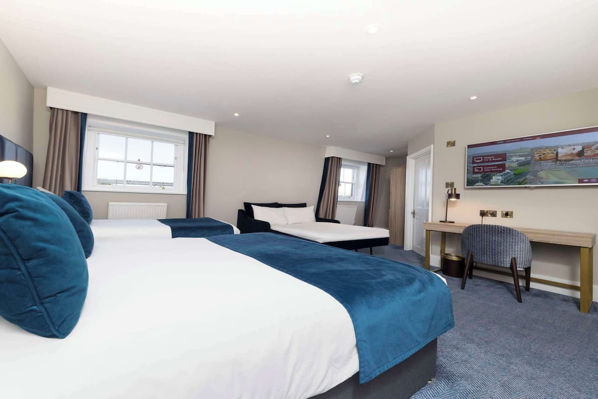 Family Room, Multiple Beds, Non Smoking (Family 5) | 1 bedroom, premium bedding, memory foam beds, in-room safe
