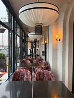 海滩景观，供应午餐和晚餐