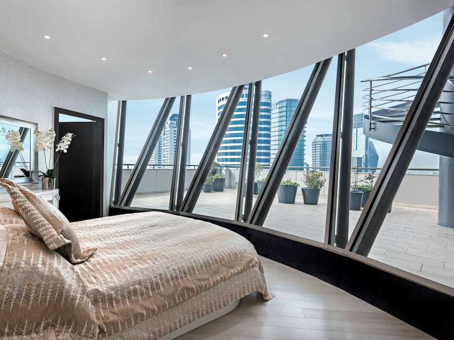 Suite (Crown) | Premium bedding, minibar, in-room safe, soundproofing