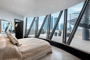 A modern bedroom with a large bed, a city view through floor-to-ceiling windows, and a staircase outside. - Hyatt Centric Levent Istanbul (Istanbul)