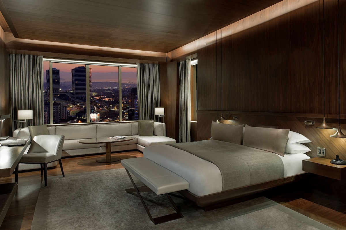 Ropa de cama de alta calidad y minibar 