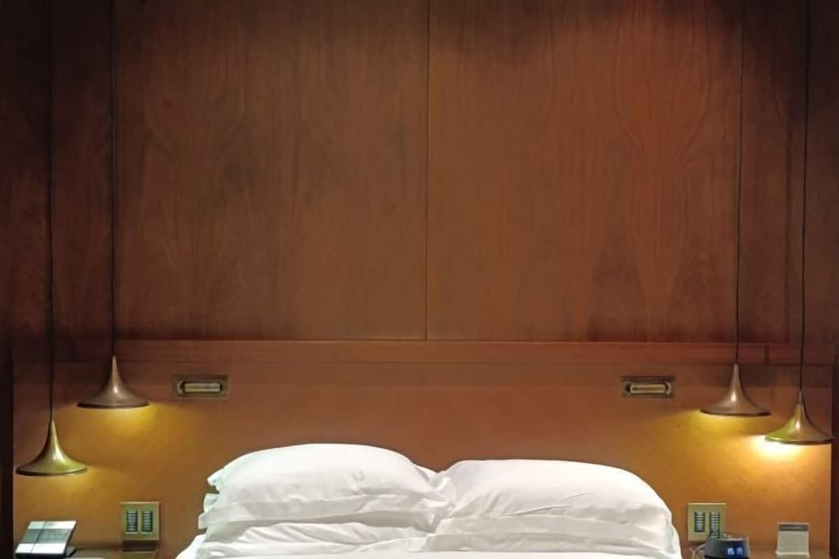 Premium bedding, minibar, in-room safe, soundproofing