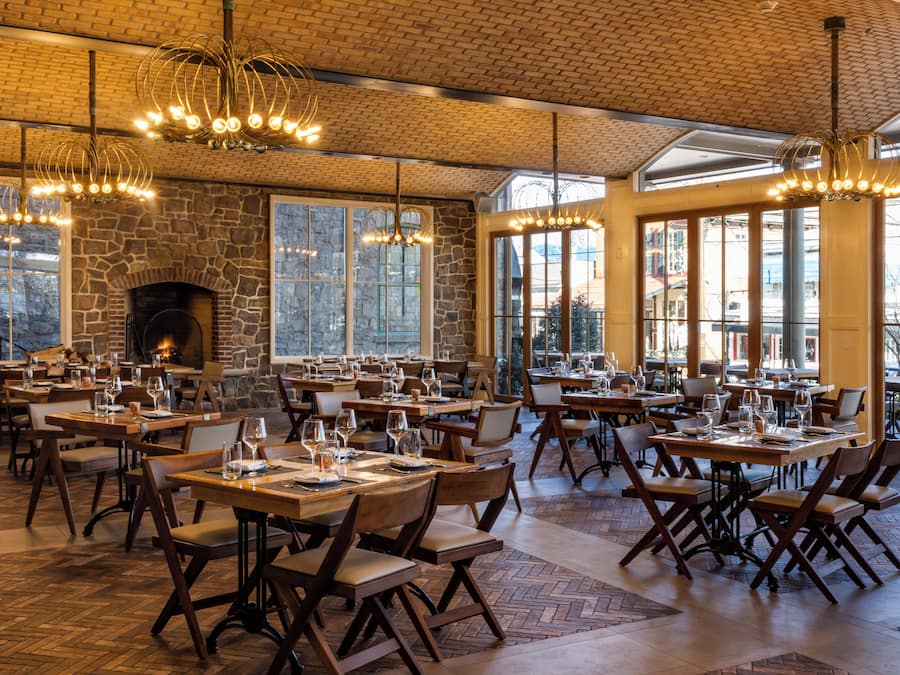 Lunch and dinner served, American cuisine