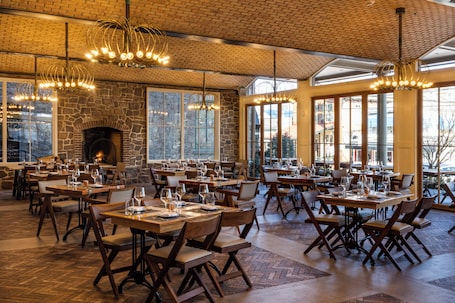 Lunch and dinner served, American cuisine