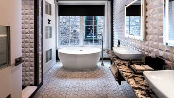 Kamar Khas, 1 Tempat Tidur King | Kamar mandi | Shower, pancuran hujan, perlengkapan mandi gratis, dan pengering rambut