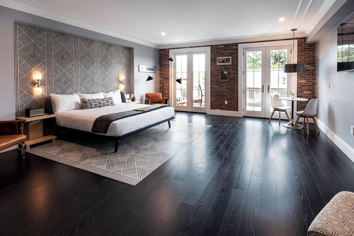 Signature Suite, 1 King Bed, Balcony | Individually decorated, individually furnished, iron/ironing board