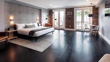 Signature Suite, 1 King Bed, Balcony | Individually decorated, individually furnished, laptop workspace