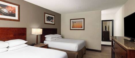 Habitación estándar, 2 camas dobles, fumadores, vistas al patio | Ropa de cama de alta calidad y cortinas opacas