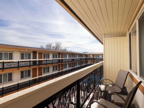 Hochwertige Bettwaren, Verdunkelungsvorhänge, Bügeleisen/Bügelbrett