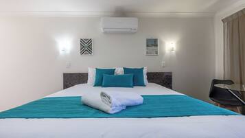Soundproofing, free WiFi, bed sheets