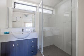 Kostenlose Toilettenartikel, Handtücher