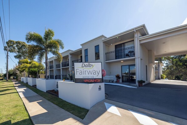 Front of property - Dalby Fairway Motor Inn (Dalby)