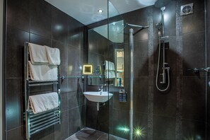HOTEL SUPERIOR ADAPTED DOUBLE | Bathroom | Free toiletries, hair dryer, towels, soap - Auchrannie Resort (Isle of Arran)