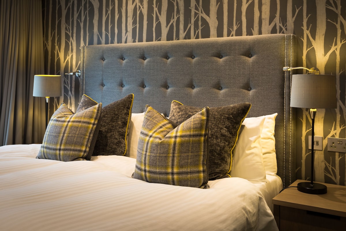 resort executive suite | 3 bedrooms, egyptian cotton sheets, premium bedding, desk