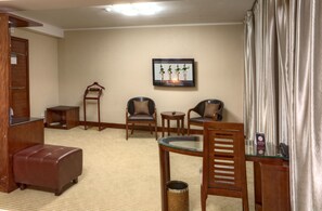 Suite, 1 King Bed | Room amenity