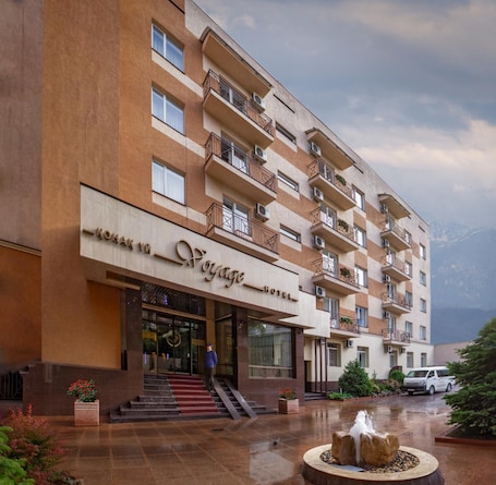 Exterior. Hotel Voyage