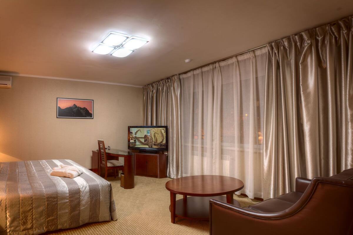 Premium bedding, minibar, in-room safe, desk