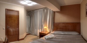 Premium bedding, minibar, in-room safe, desk - Hotel Voyage (Almaty)