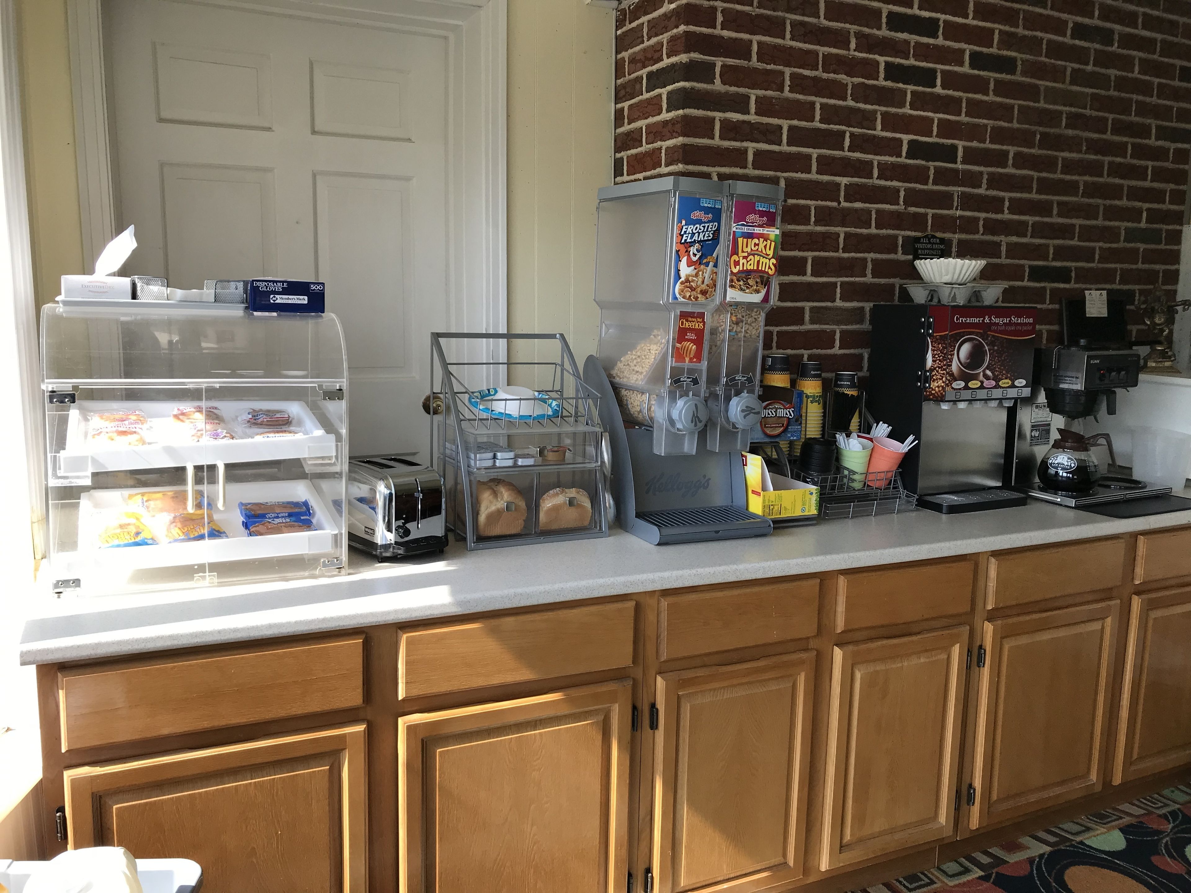 Free daily continental breakfast