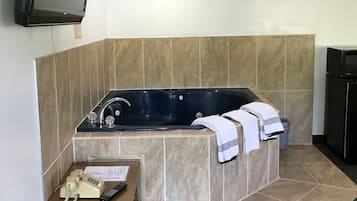 Escritorio, camas extra, wifi gratis y ropa de cama