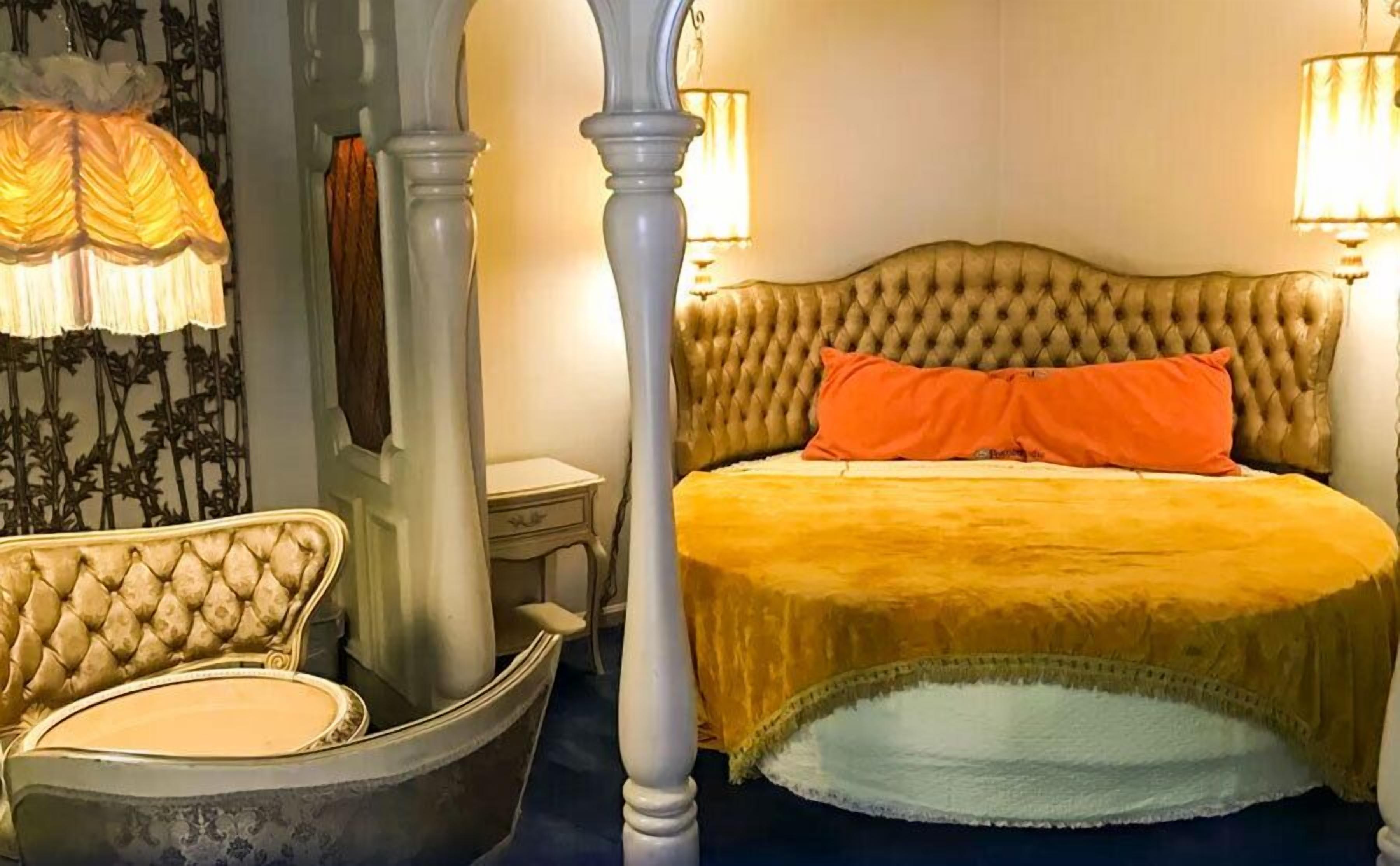 Desk, rollaway beds, free WiFi, bed sheets