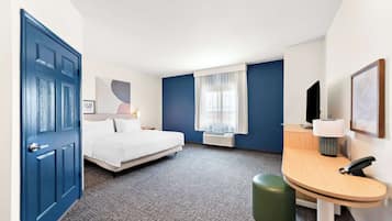 Room, 1 King Bed, Accessible, Bathtub (Mobility & Hearing) | Desk, iron/ironing board, free WiFi, bed sheets