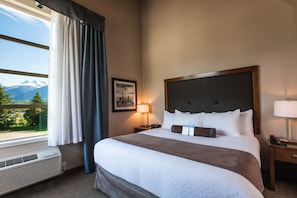 Premium bedding, pillowtop beds, in-room safe, desk