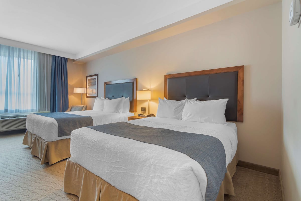 Chambre Standard, 2 grands lits, non-fumeur, réfrigérateur et four à micro-ondes