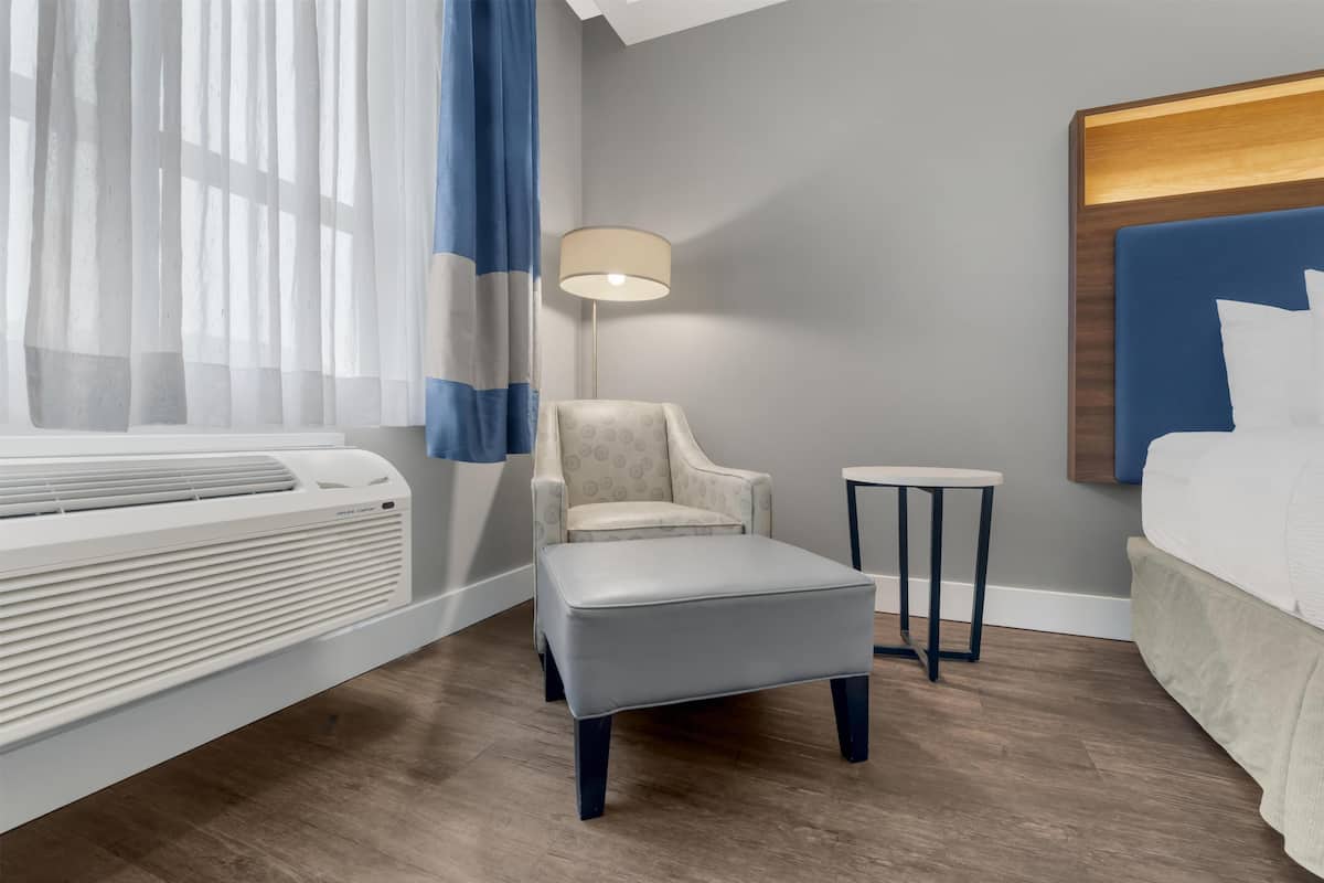 Standard-huone, 2 keskisuurta parisänkyä, tupakointi kielletty (Pet Friendly) | Ylelliset vuodevaatteet, pillowtop-patjalliset sängyt