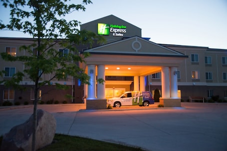 Exterior. Holiday Inn Express Hotel & Suites Northwood by IHG