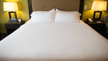 Egyptian cotton sheets, in-room safe, desk, blackout drapes